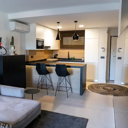 Luxury At Apartment *